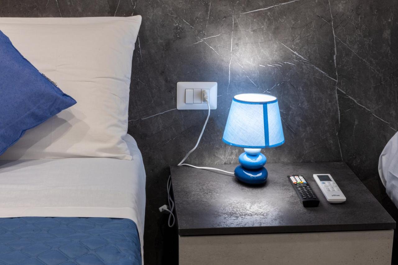 Partenope Guest House Napoli Bagian luar foto