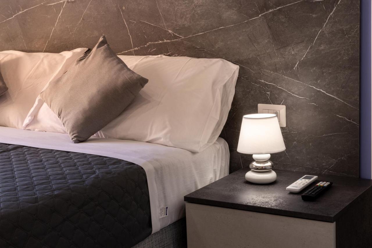 Partenope Guest House Napoli Bagian luar foto